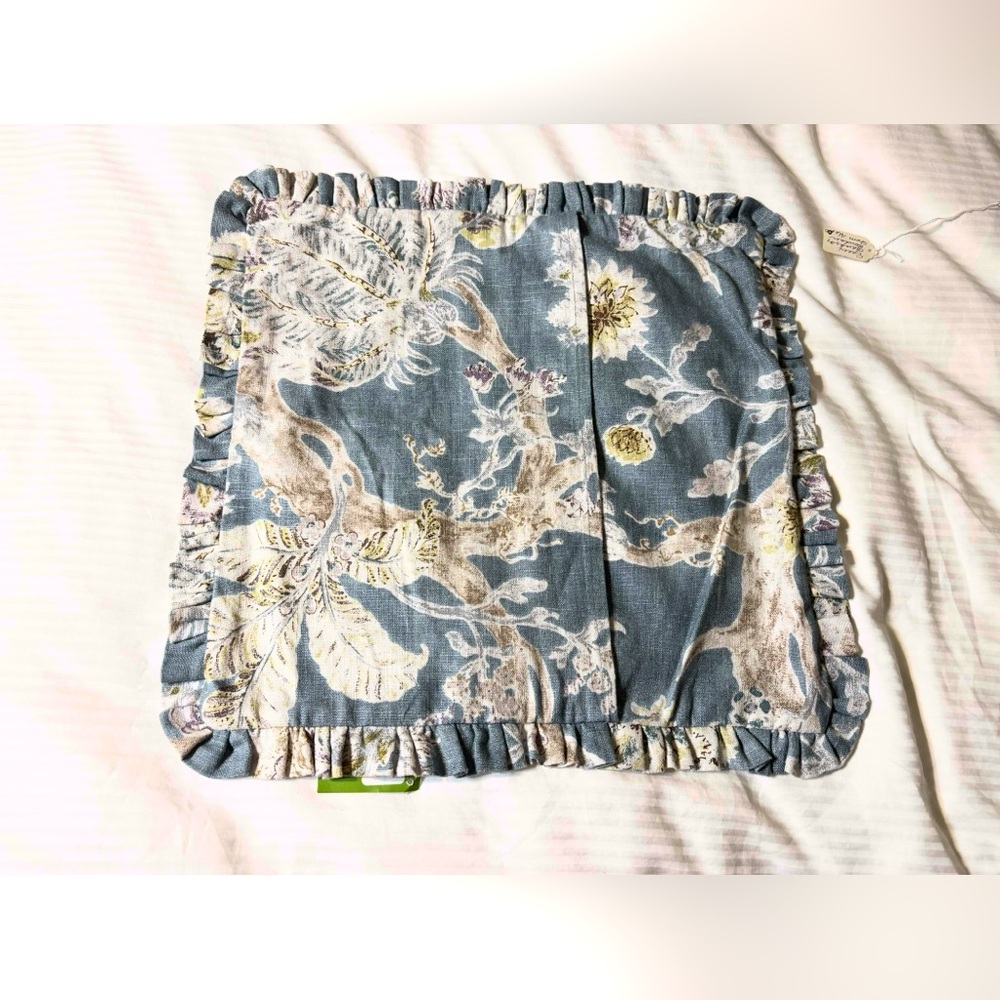 2 pieces Floral Ruffled Pillow Covers Shams NEW - Picture 3 of 5